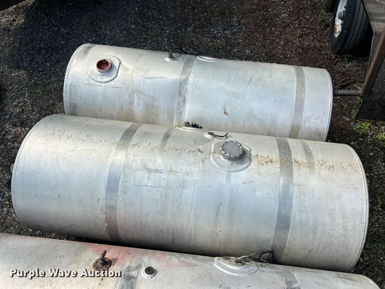 image for item FC2653 (4) Kenworth fuel tanks