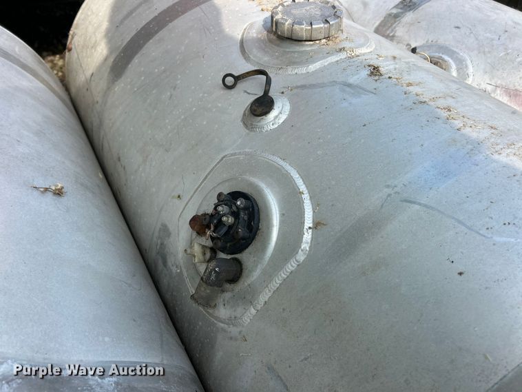 image for item FC2653 (4) Kenworth fuel tanks