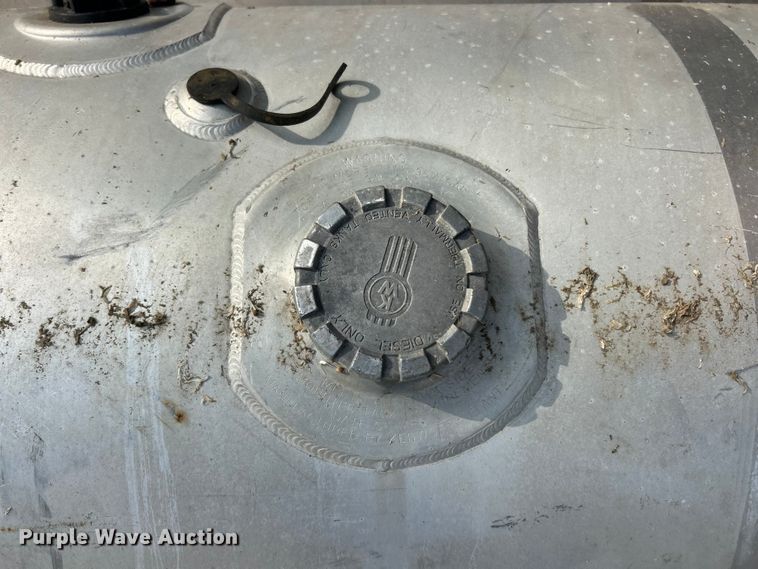 image for item FC2653 (4) Kenworth fuel tanks