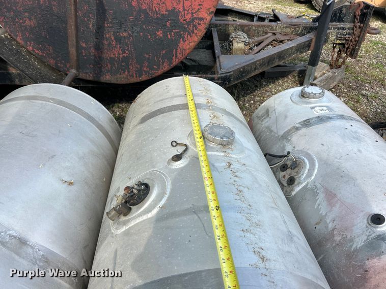 image for item FC2653 (4) Kenworth fuel tanks