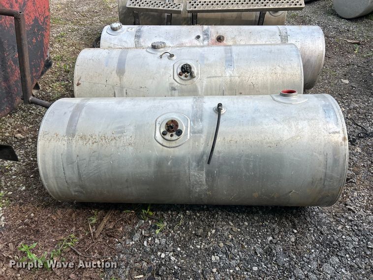 image for item FC2653 (4) Kenworth fuel tanks