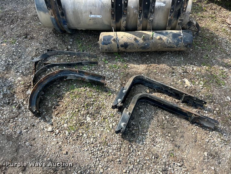 image for item FC2653 (4) Kenworth fuel tanks