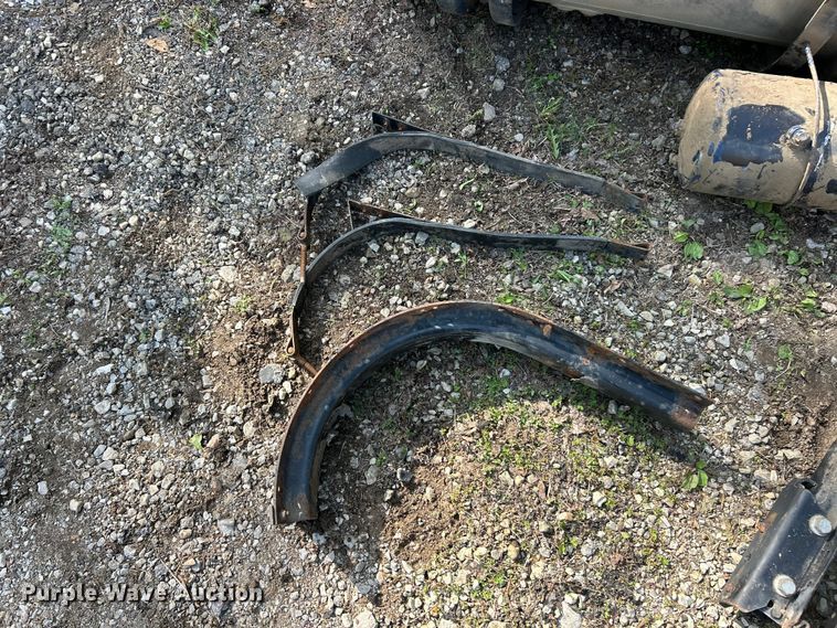image for item FC2653 (4) Kenworth fuel tanks