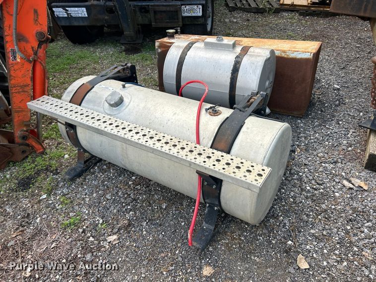 image for item FC2654 (3) fuel tanks