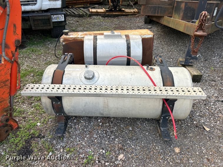 image for item FC2654 (3) fuel tanks