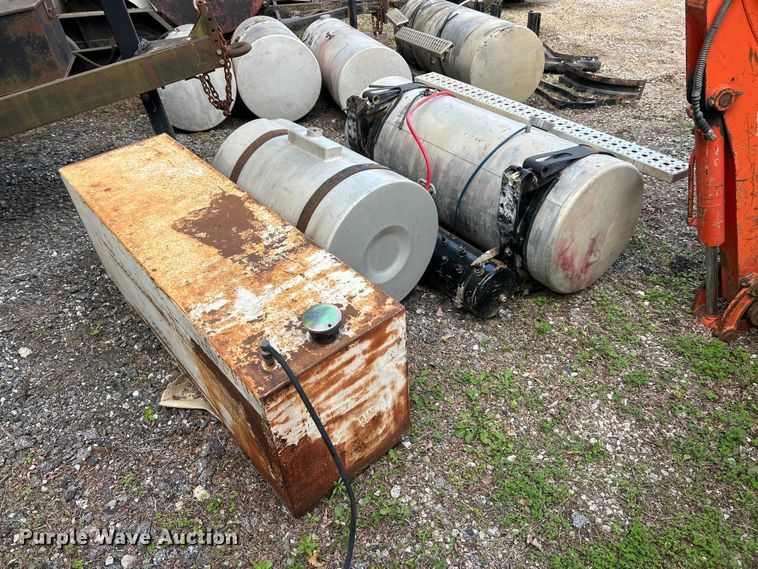 image for item FC2654 (3) fuel tanks
