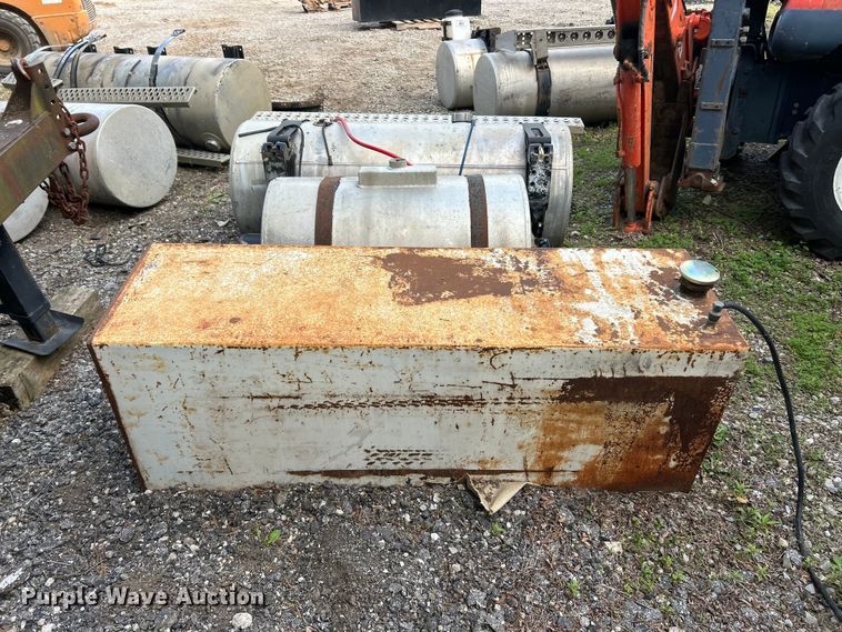 image for item FC2654 (3) fuel tanks