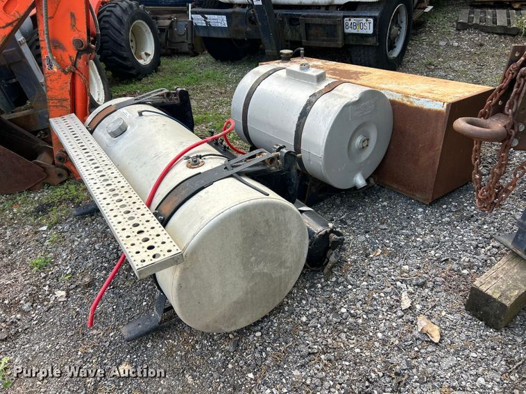 image for item FC2654 (3) fuel tanks