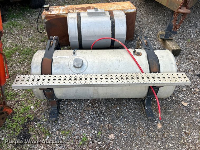 image for item FC2654 (3) fuel tanks