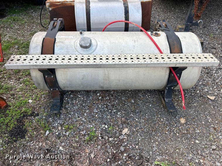 image for item FC2654 (3) fuel tanks