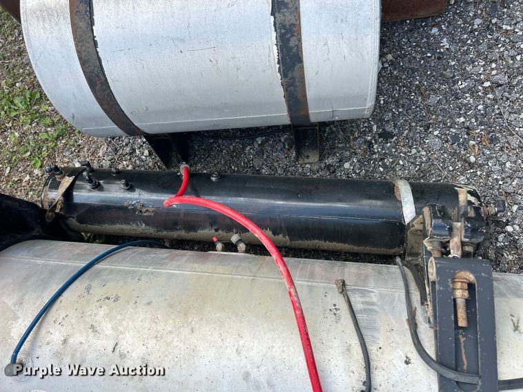image for item FC2654 (3) fuel tanks