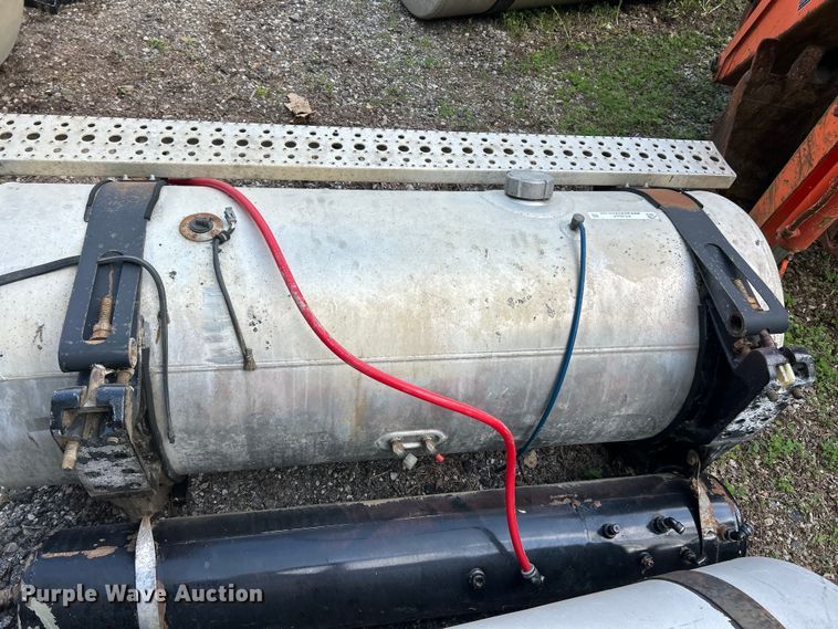 image for item FC2654 (3) fuel tanks