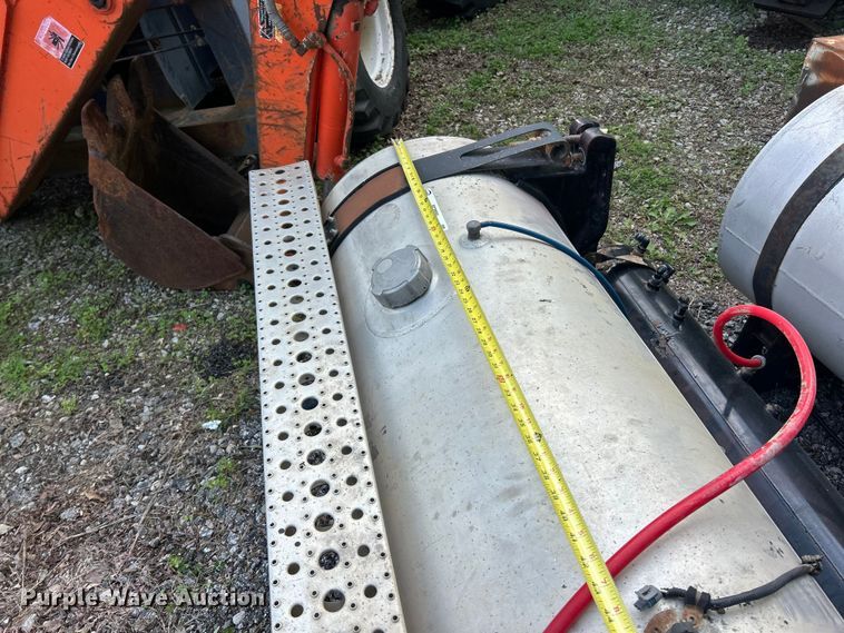 image for item FC2654 (3) fuel tanks