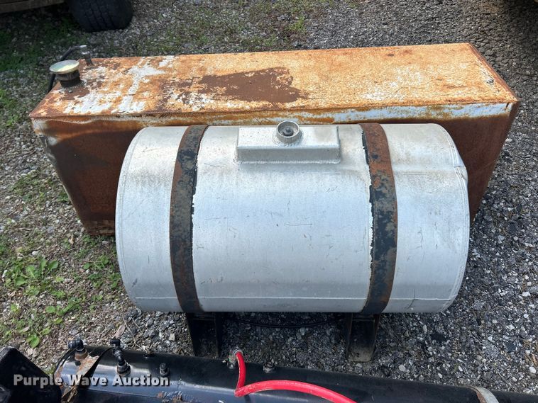image for item FC2654 (3) fuel tanks