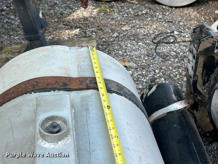 image for item FC2654 (3) fuel tanks