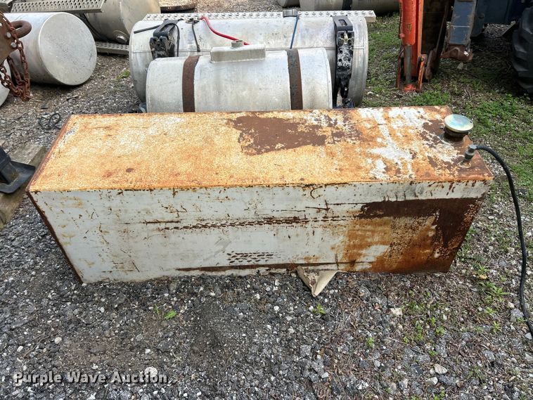 image for item FC2654 (3) fuel tanks