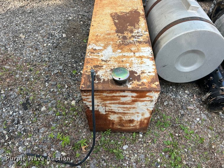 image for item FC2654 (3) fuel tanks