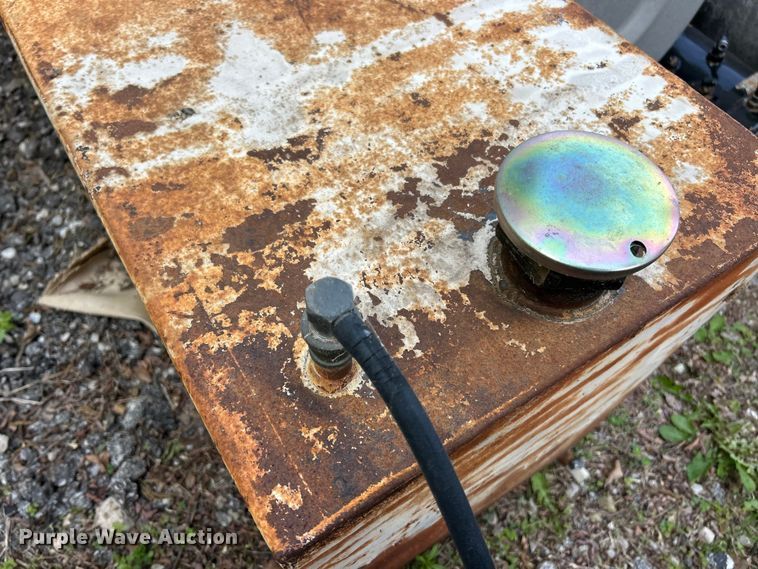image for item FC2654 (3) fuel tanks