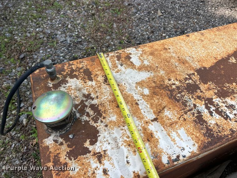 image for item FC2654 (3) fuel tanks