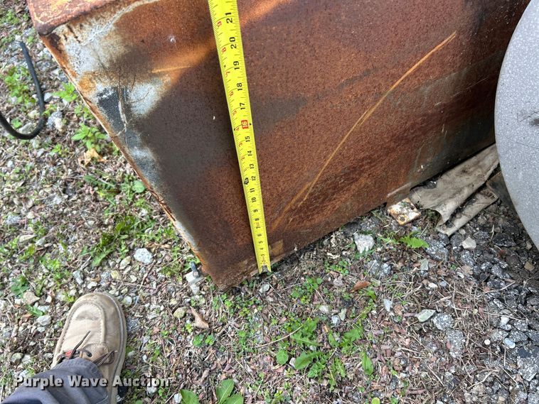 image for item FC2654 (3) fuel tanks
