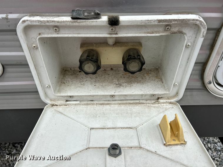 image for item FC2662 2009 Salem LE camper