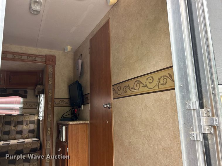 image for item FC2662 2009 Salem LE camper