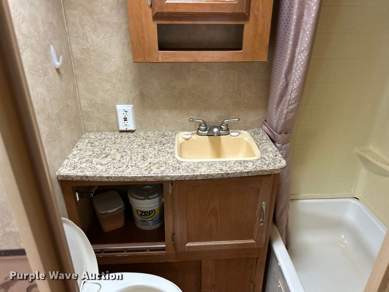 image for item FC2662 2009 Salem LE camper