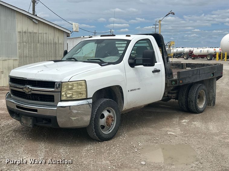 image for item FC2668 2008 Chevrolet Silverado 3500HD flatbed pickup truck