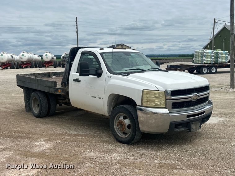 image for item FC2668 2008 Chevrolet Silverado 3500HD flatbed pickup truck