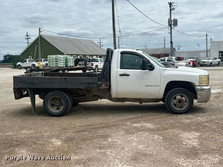 image for item FC2668 2008 Chevrolet Silverado 3500HD flatbed pickup truck