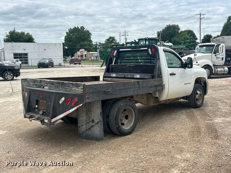 image for item FC2668 2008 Chevrolet Silverado 3500HD flatbed pickup truck