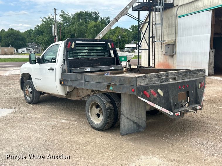 image for item FC2668 2008 Chevrolet Silverado 3500HD flatbed pickup truck