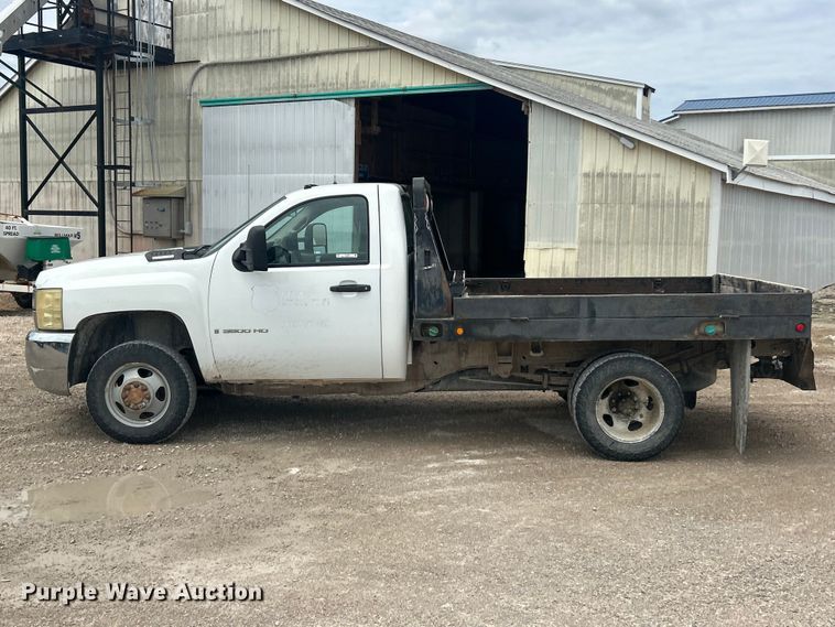image for item FC2668 2008 Chevrolet Silverado 3500HD flatbed pickup truck