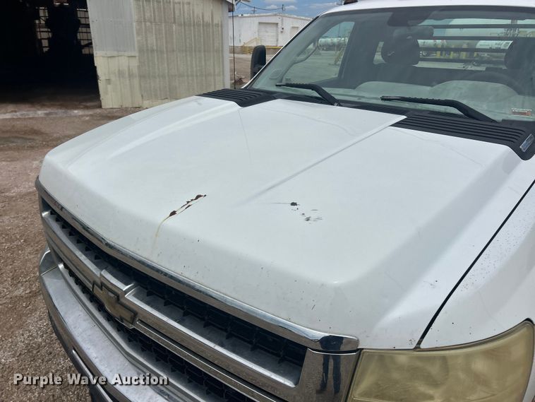 image for item FC2668 2008 Chevrolet Silverado 3500HD flatbed pickup truck