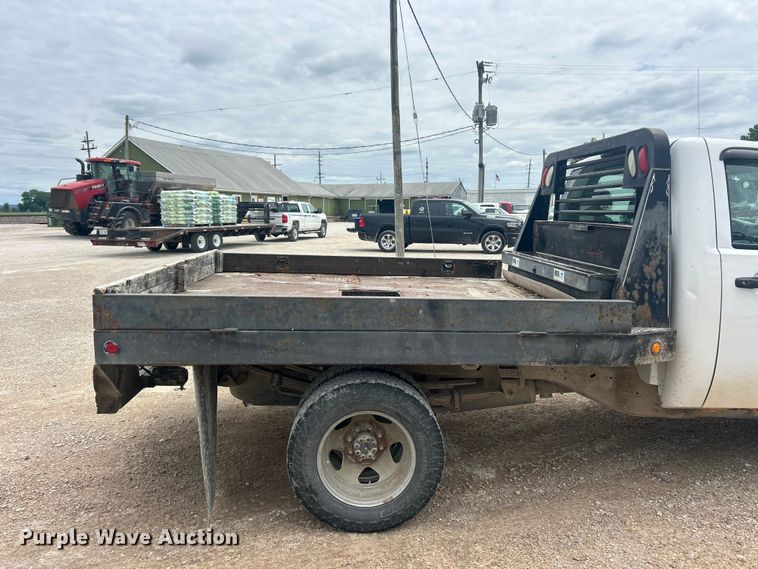 image for item FC2668 2008 Chevrolet Silverado 3500HD flatbed pickup truck