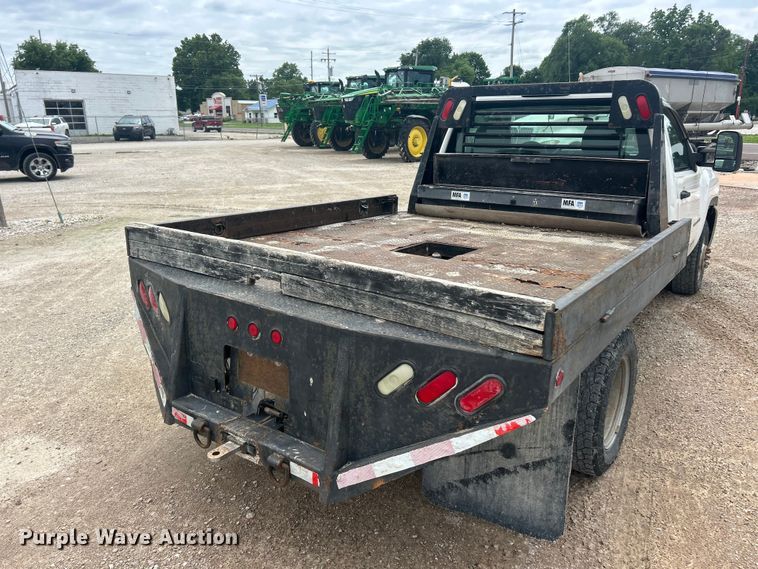 image for item FC2668 2008 Chevrolet Silverado 3500HD flatbed pickup truck
