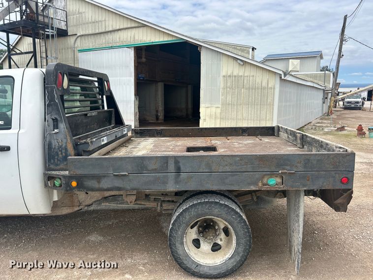 image for item FC2668 2008 Chevrolet Silverado 3500HD flatbed pickup truck