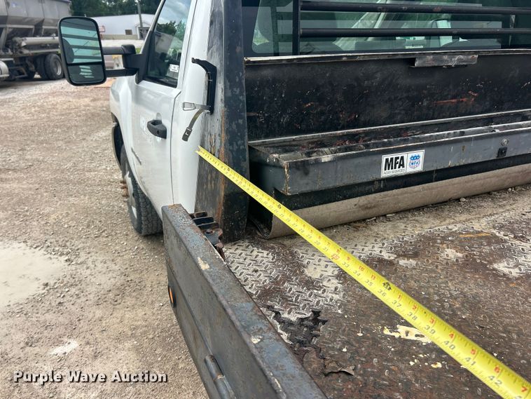 image for item FC2668 2008 Chevrolet Silverado 3500HD flatbed pickup truck