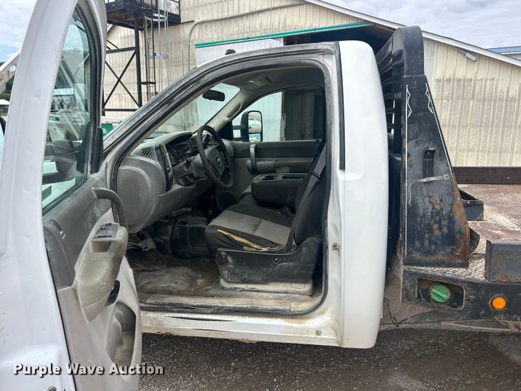 image for item FC2668 2008 Chevrolet Silverado 3500HD flatbed pickup truck