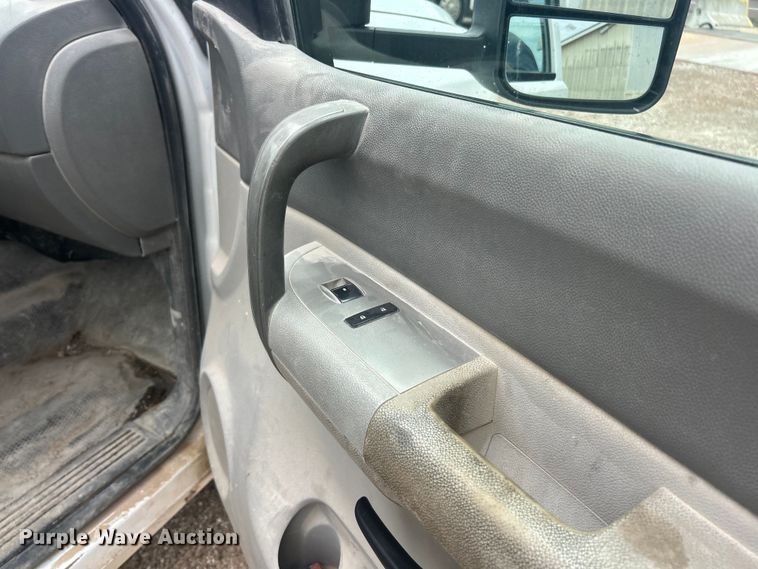 image for item FC2668 2008 Chevrolet Silverado 3500HD flatbed pickup truck