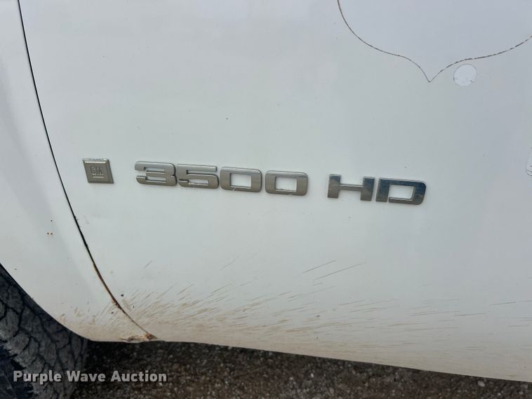 image for item FC2668 2008 Chevrolet Silverado 3500HD flatbed pickup truck