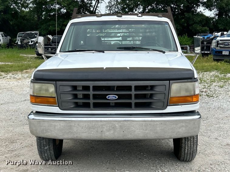 image for item FC2676 1995 Ford  F350 XL flatbed pickup truck