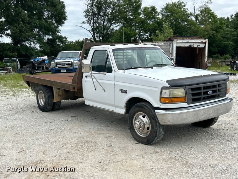 image for item FC2676 1995 Ford  F350 XL flatbed pickup truck