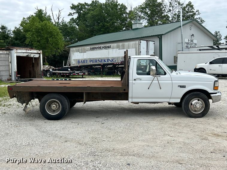 image for item FC2676 1995 Ford  F350 XL flatbed pickup truck