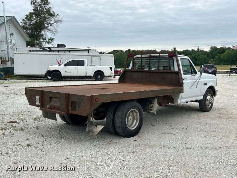 image for item FC2676 1995 Ford  F350 XL flatbed pickup truck