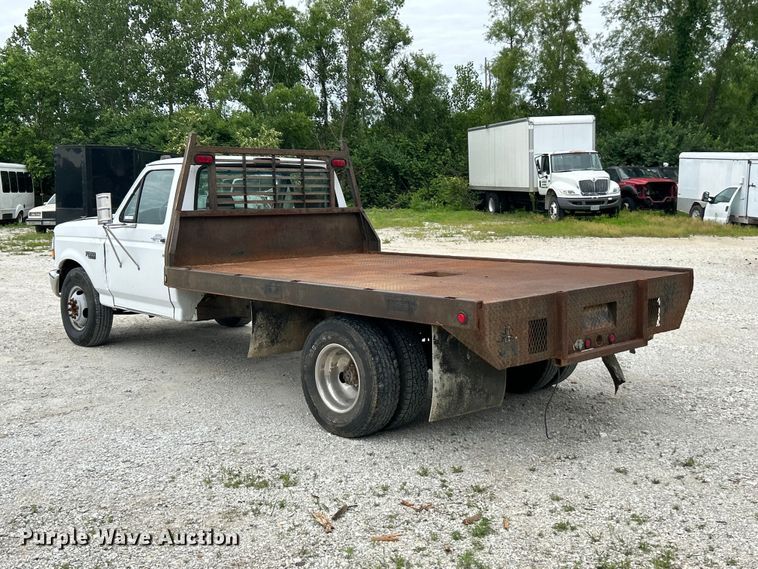 image for item FC2676 1995 Ford  F350 XL flatbed pickup truck