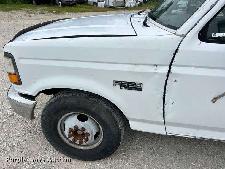 image for item FC2676 1995 Ford  F350 XL flatbed pickup truck