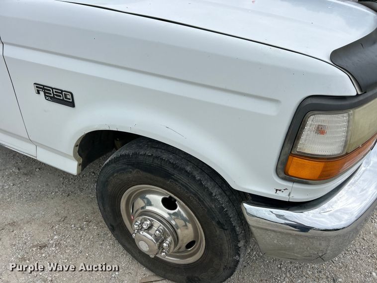 image for item FC2676 1995 Ford  F350 XL flatbed pickup truck