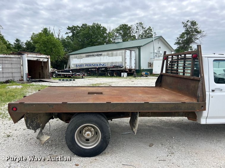 image for item FC2676 1995 Ford  F350 XL flatbed pickup truck