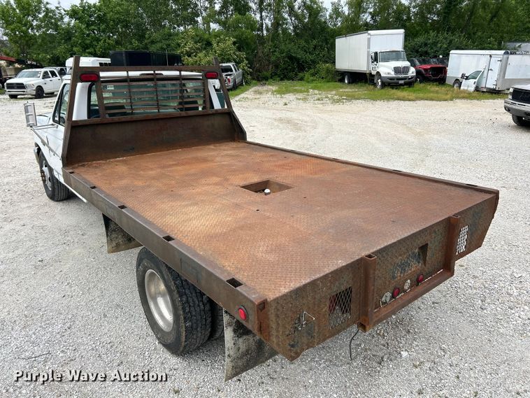 image for item FC2676 1995 Ford  F350 XL flatbed pickup truck